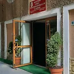 Nauczycielskie Centrum 住宿加早餐酒店